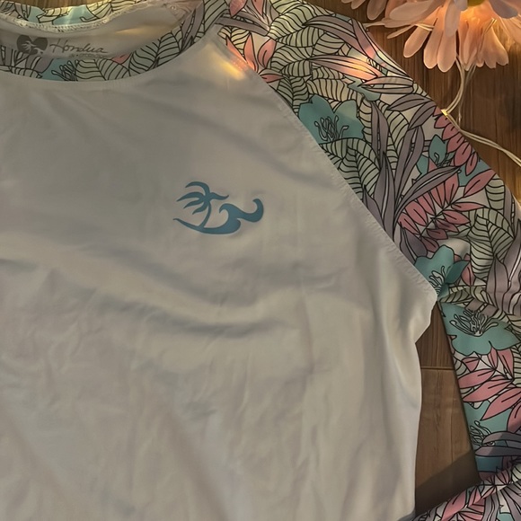 Surfing Top and Shorts Set - Picture 5 of 12